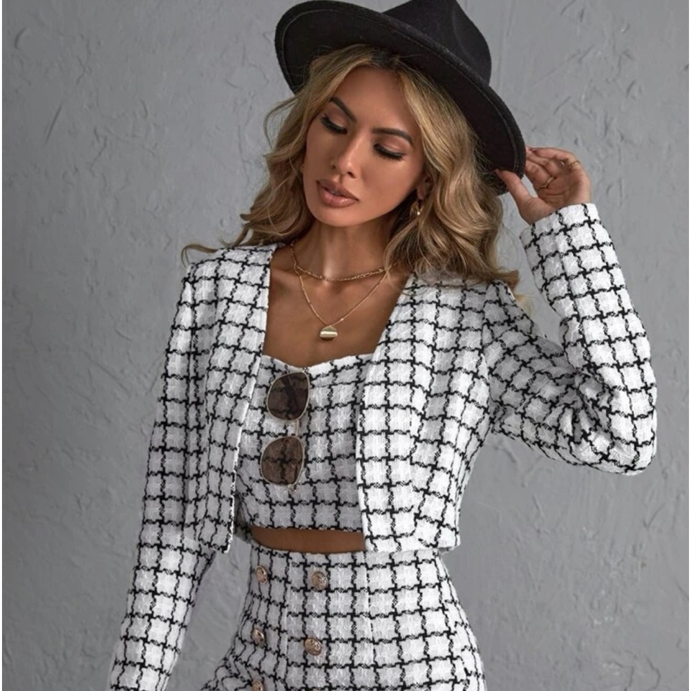 Plaid Print
Button Detail Tweed Shorts Style 25